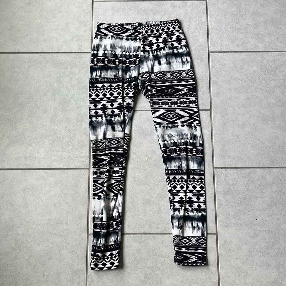 Children’s medium thermal leggings. Great for wearing in cold climates!